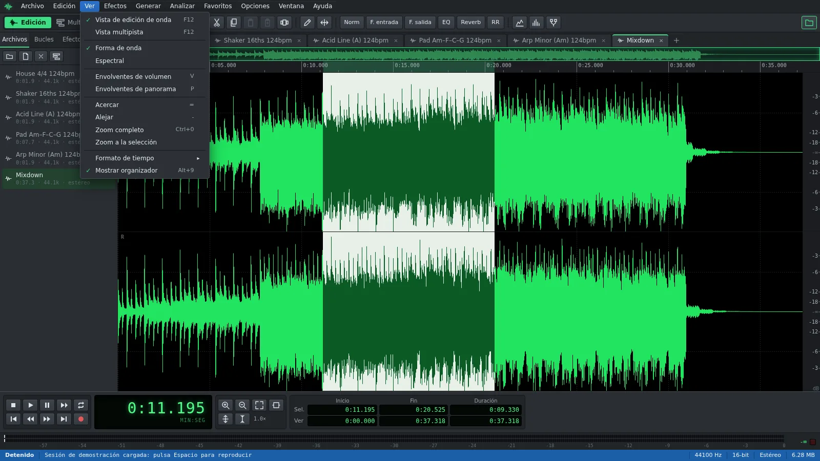 Una parte seleccionada de la onda de una canción en Auditius, con el menú Efectos abierto mostrando Revertir e Invertir polaridad